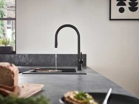 Смеситель для кухни с выдвижным изливом sBox Hansgrohe Talis M54 1jet 72803670 черный матовый