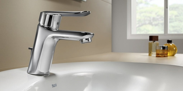 Смеситель для раковины с втягивающейся цепочкой Roca Logica A5A3127C00