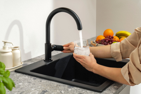 Смеситель для кухни однорычажный Hansgrohe Vernis Blend M35 71870670 черный матовый