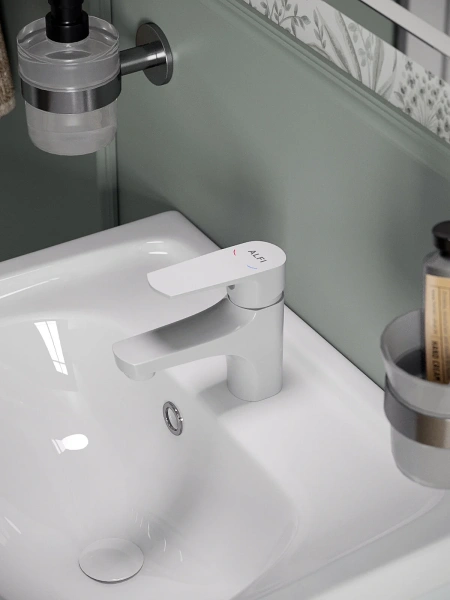 Донный клапан с переливом Orange X1-004w белый