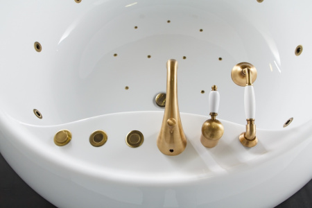 Акриловая ванна (155x155) BelBagno BB30-1550