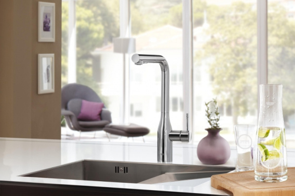 Смеситель однорычажный для кухни с выдвижным изливом GROHE Essence New 30270 000 (30270000) Смеситель однорычажный для кухни с выдвижным изливом GROHE Essence New 30270 000 (30270000)