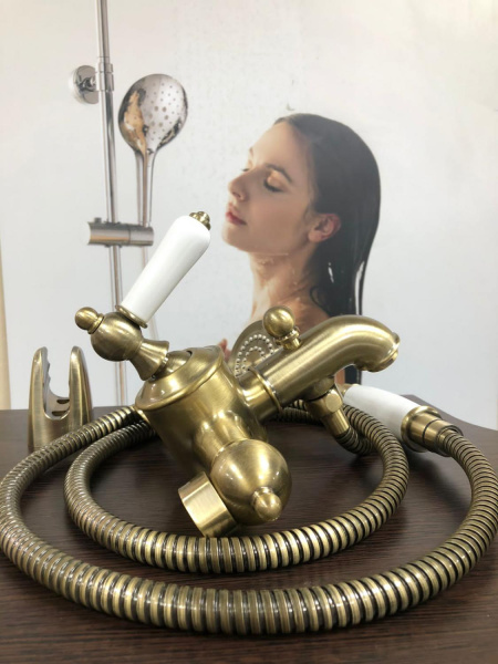 Смеситель для ванны с коротким изливом  Bravat Art F675109U-B1-RUS Смеситель для ванны с коротким изливом  Bravat Art F675109U-B1-RUS