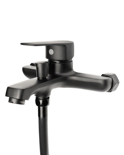 Смеситель для ванны однорычажный с душевым набором Orange Loop M26-100b черный