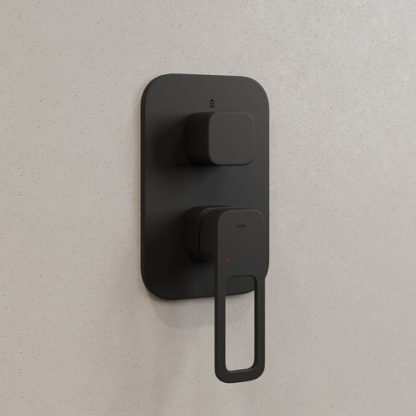 Смеситель для ванны IDDIS Slide SLIBL00i68