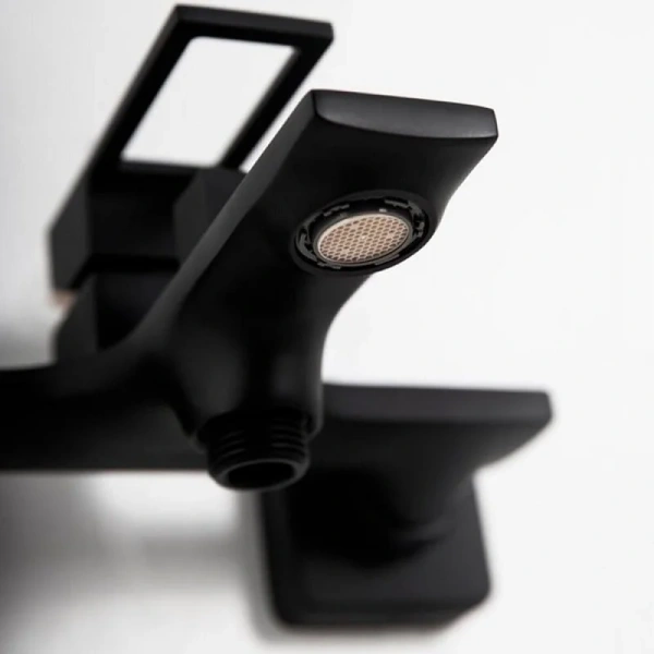 Смеситель для ванны BelBagno LUCE LUC-VASM-NERO черный матовый с душевым гарнитуром