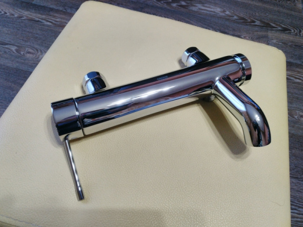 Смеситель однорычажный для ванны Grohe Essence New 33624 001 (33624001) хром Смеситель однорычажный для ванны Grohe Essence New 33624 001 (33624001) хром