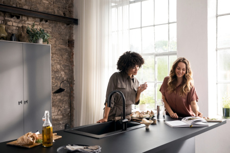 Смеситель для кухни с подключением к фильтру Hansgrohe Aqittura M91 FilterSystem 76803670 черный матовый