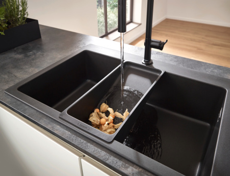 Смеситель для кухни с выдвижным изливом sBox Hansgrohe Talis M54 1jet 72803670 черный матовый