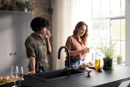 Смеситель для кухни с подключением к фильтру Hansgrohe Aqittura M91 FilterSystem 76803670 черный матовый
