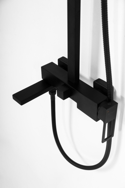 Душевая система с изливом BelBagno LUCELUC-VSCM-NERO Душевая система с изливом BelBagno LUCELUC-VSCM-NERO