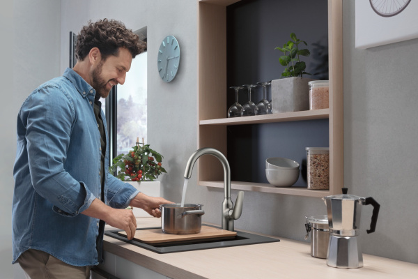 Смеситель для кухни однорычажный Hansgrohe Focus M42 71802800 нержавеющая сталь
