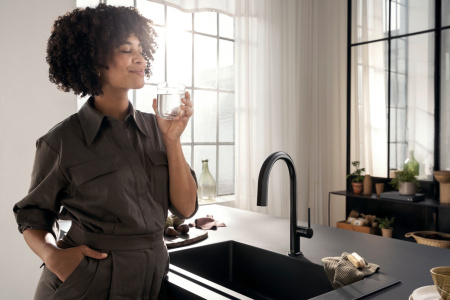 Смеситель для кухни с подключением к фильтру Hansgrohe Aqittura M91 FilterSystem 76803670 черный матовый
