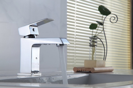 Смеситель для раковины Rossinka RS38-11U