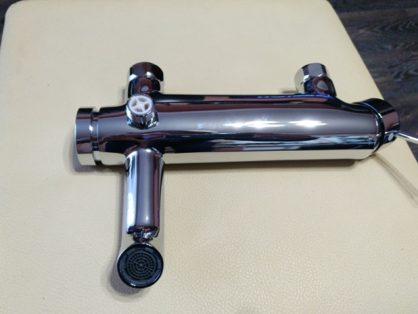 Смеситель однорычажный для ванны Grohe Essence New 33624 001 (33624001) хром Смеситель однорычажный для ванны Grohe Essence New 33624 001 (33624001) хром