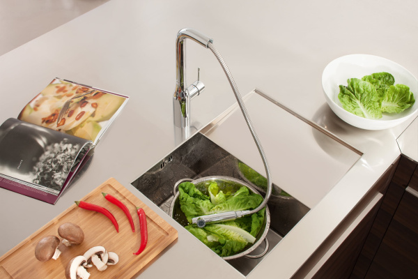 Смеситель для кухни с выдвижным изливом Grohe Essence New 30270 000 (30270000) хром