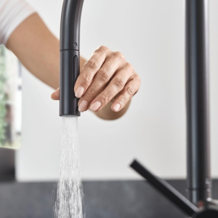 Смеситель для кухни с выдвижным изливом Eco Hansgrohe Talis M54 2jet 72842670 черный матовый