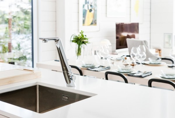 Смеситель для кухни Oras Alessi Sense 8720F Смеситель для кухни Oras Alessi Sense 8720F