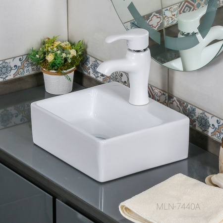 Раковина накладная (33х29) Melana 7440A-805