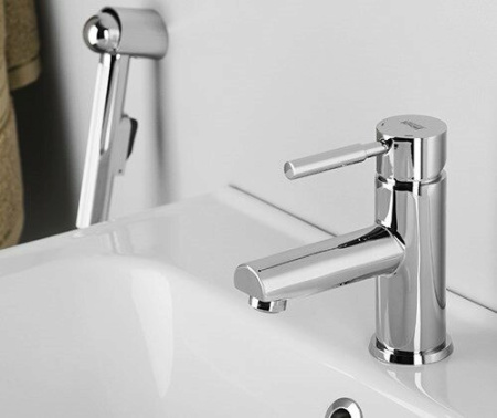 Смеситель для умывальника с гигиенической лейкой WasserKRAFT Main 4108