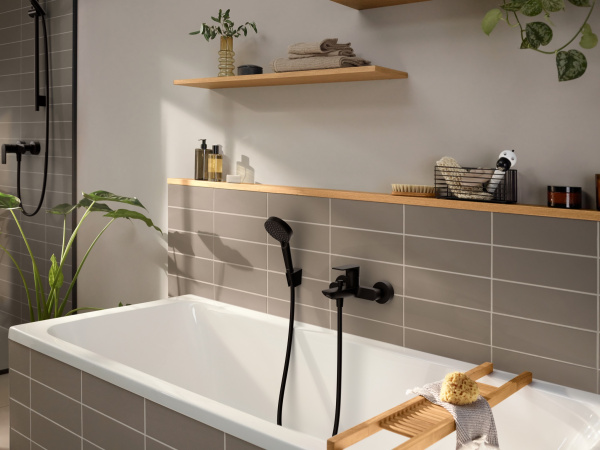 Смеситель для ванны однорычажный Hansgrohe Rebris E 72450670 черный матовый