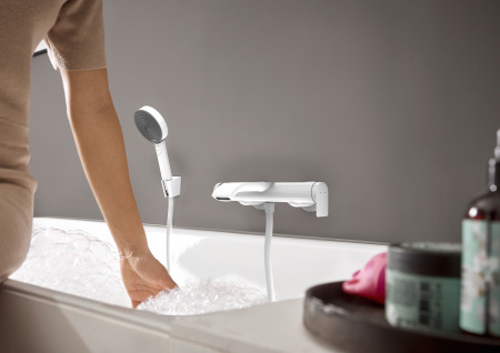 Смеситель для ванны однорычажный Hansgrohe Vivenis 75420700 белый матовый