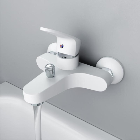 Смеситель для ванны и душа Dorff Alpha D9010000WH