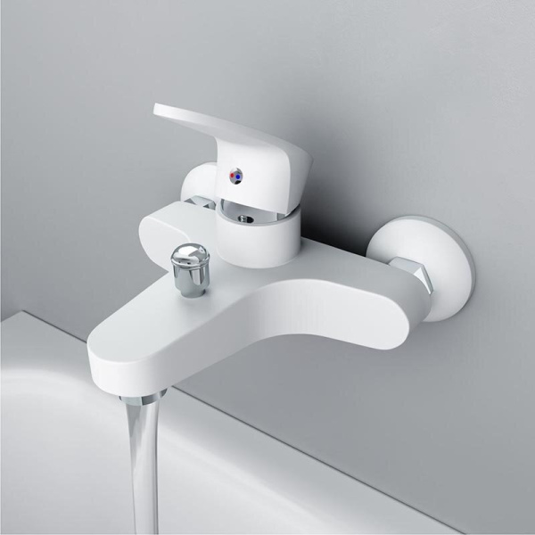 Смеситель для ванны и душа Dorff Alpha D9010000WH