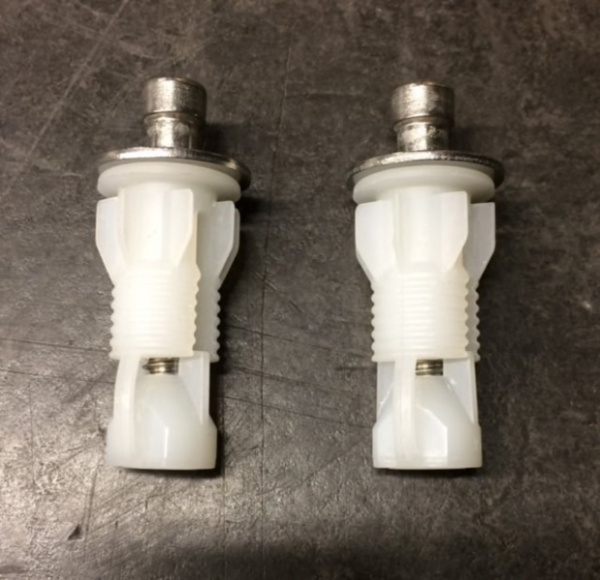 Крепеж для сиденья унитаза Roca Dama Senso I0002500R