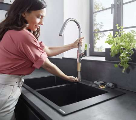 Смеситель для кухни с выдвижным изливом Hansgrohe Focus M41 Eco 2jet 31833000 хром
