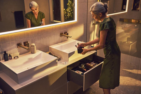 Термостат для скрытого монтажа на 5 потребителей Hansgrohe Rainfinity 15384140 шлифованная бронза