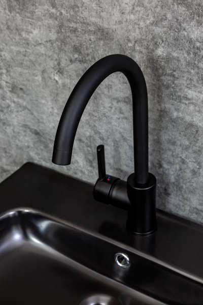 Смеситель для кухни однорычажный полимерный OneLife P04-001b черный