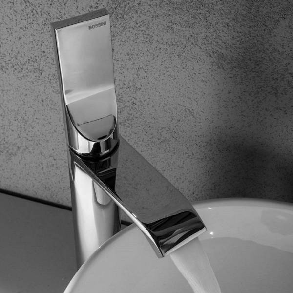 Однорычажный смеситель для раковины BOSSINI Apice E89603.030 249 мм, с донным клапаном, хром