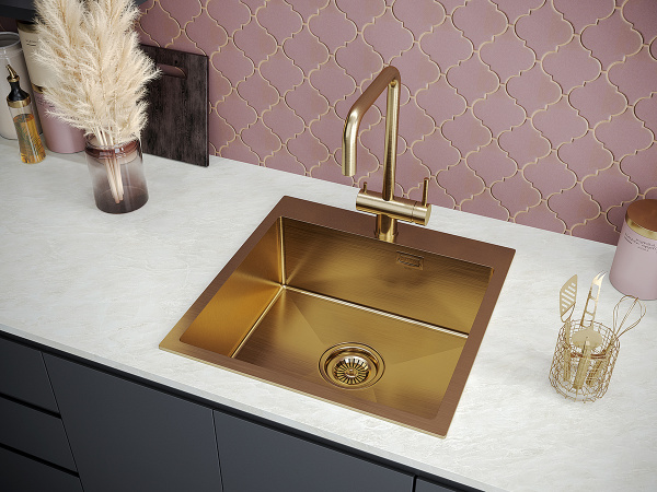 Смеситель для кухни с подключением к фильтру  Paulmark Wetter We213030-BG