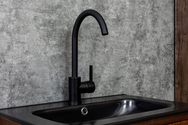 Смеситель для кухни однорычажный полимерный OneLife P04-001b черный