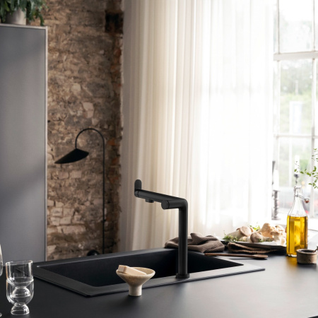 Смеситель для кухни с подключением к фильтру Hansgrohe Aqittura M91 FilterSystem 76804670 черный матовый