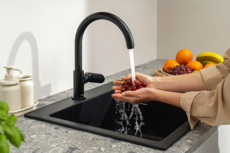 Смеситель для кухни однорычажный Hansgrohe Vernis Blend M35 71870670 черный матовый