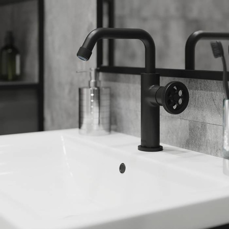 Смеситель для умывальника черный IDDIS Grange (GRABLR0i01)