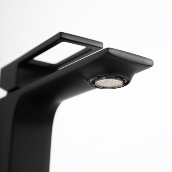 Смеситель для раковины BelBagno LUCE LUC-LVM-NERO Смеситель для раковины BelBagno LUCE LUC-LVM-NERO
