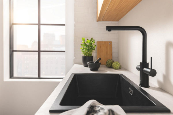 Смеситель с выдвижным изливом и возможностью подключения фильтра GROHE Blue Pure Minta 30590KF0, фантомный чёрный 