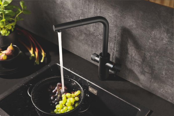 Смеситель с выдвижным изливом и возможностью подключения фильтра GROHE Blue Pure Minta 30590KF0, фантомный чёрный 