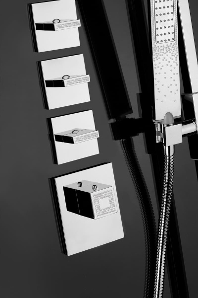 Термостат для ванны на 3-6 потребителя Bossini Outlets HighFlow Z033205.030 хром