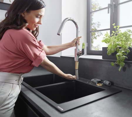 Смеситель для кухни с выдвижным изливом Hansgrohe Focus M41 31815000 хром