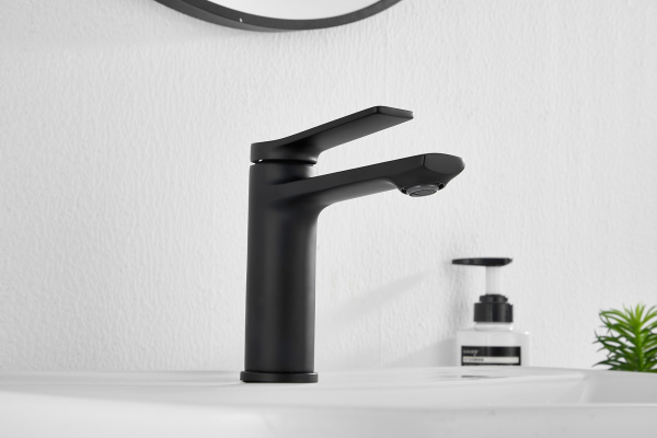 Смеситель для раковины Belz B10572-7, черный Смеситель для раковины Belz B10572-7, черный