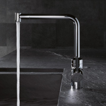Смеситель для кухни с выдвижным изливом Kludi L-ine 428210577