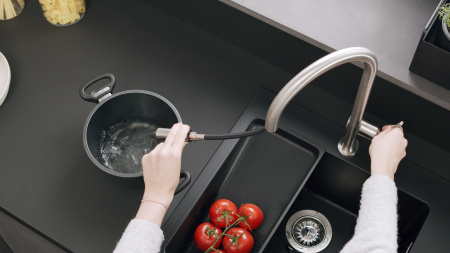 Смеситель для кухни с выдвижным изливом Hansgrohe Talis M54 1jet 72802800 нержавеющая сталь