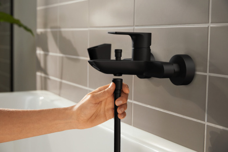Смеситель для ванны однорычажный Hansgrohe Rebris E 72450670 черный матовый