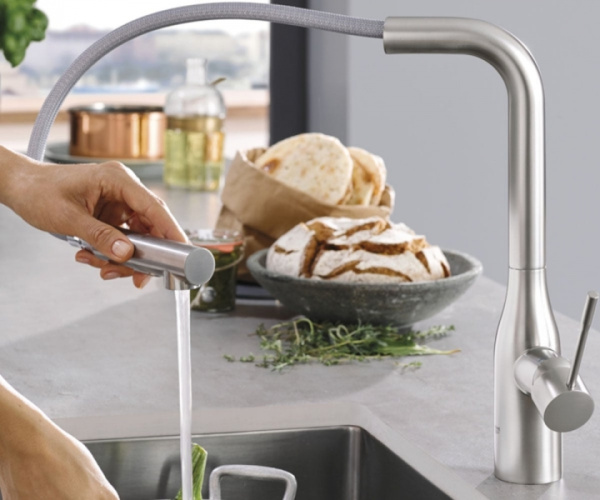 Смеситель однорычажный для кухни GROHE Essence New 30270 DC0 (30270DC0) суперсталь Смеситель однорычажный для кухни GROHE Essence New 30270 DC0 (30270DC0) суперсталь