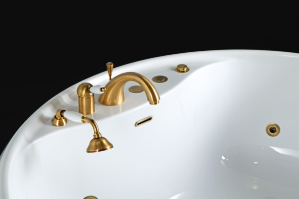 Акриловая ванна (155x155) BelBagno BB30-1550 Акриловая ванна (155x155) BelBagno BB30-1550