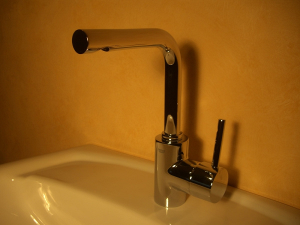Смеситель однорычажный для раковины DN 15 , Grohe Essence 32628 000 (32628000) Смеситель однорычажный для раковины DN 15 , Grohe Essence 32628 000 (32628000)